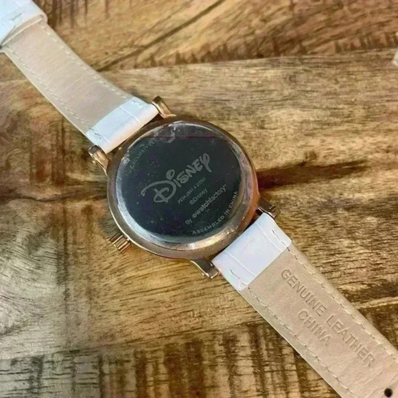 Vintage-Style Minnie Mouse Watch for Women‎ with White Leather Strap - Picture 5 of 6